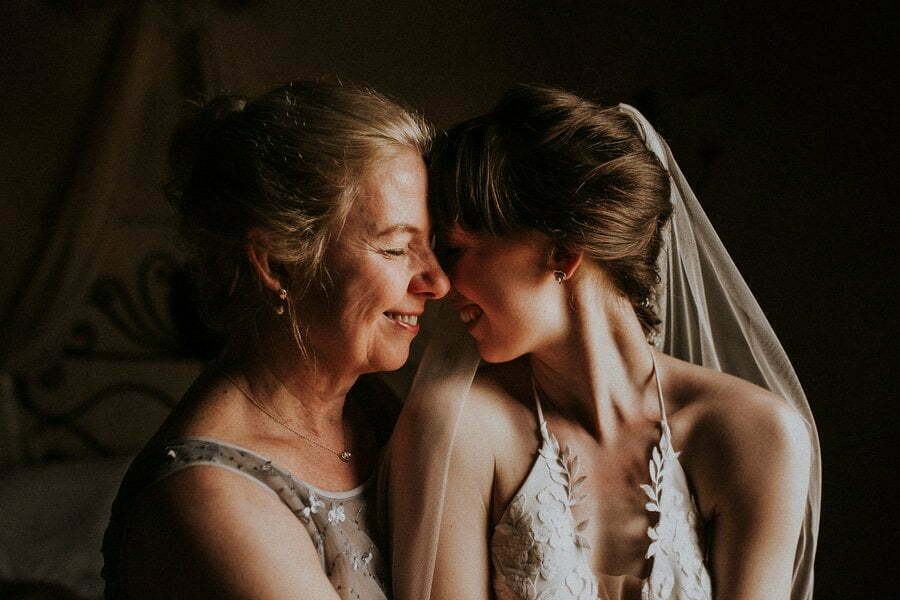 Bride and mother in Casale del Marchese