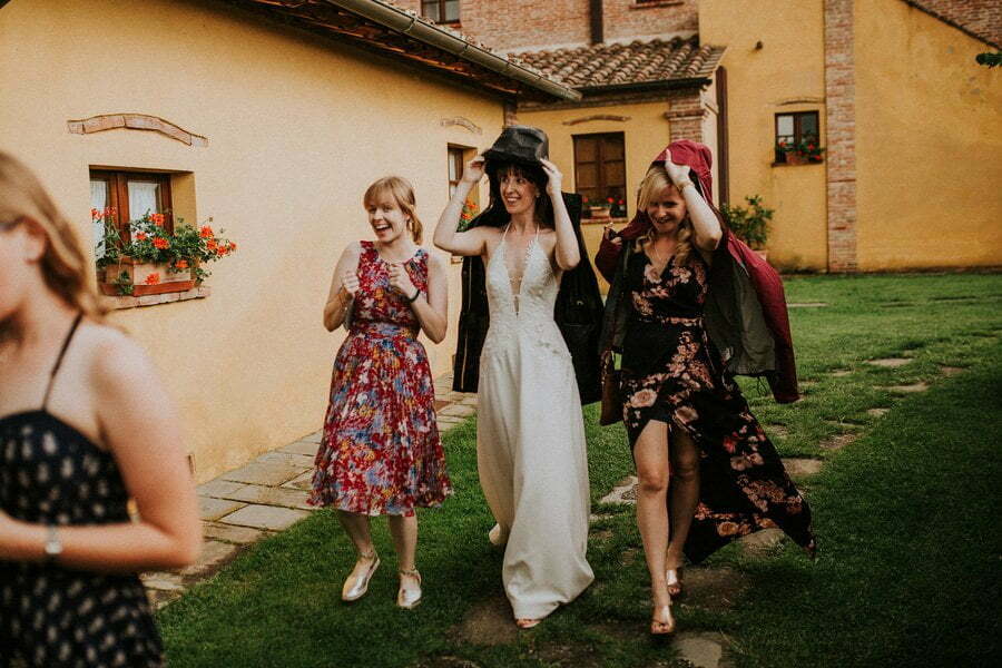 rain at wedding in Tuscany
